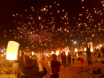 ラプンツェルの世界を砂漠で 世界最大級ランタンフェスティバルに参加 セブンマジックマウンテン付き ネバダ観光サービス